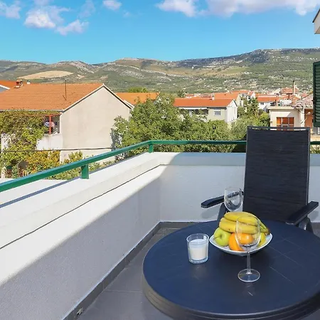 Apartment Lovely In Kastel Stari With Wifi Kastela