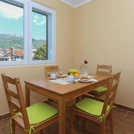 Apartment Lovely In Kastel Stari With Wifi