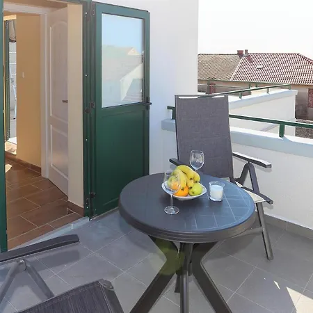 Lovely In Kastel Stari With Wifi Apartment